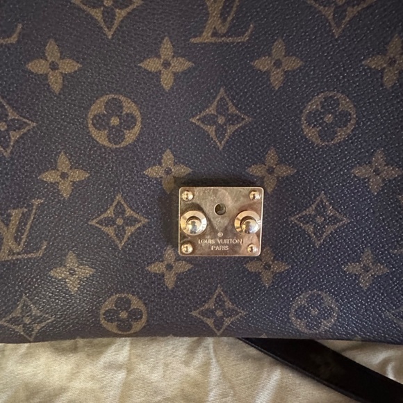 Louis Vuitton Pochette Metis - Picture 10 of 17